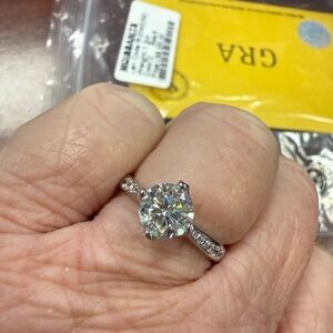 Classy Moissanite 1ct Ring